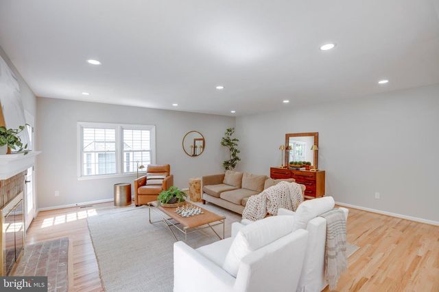 3599 BEECH DOWN DR, Chantilly, VA 20151