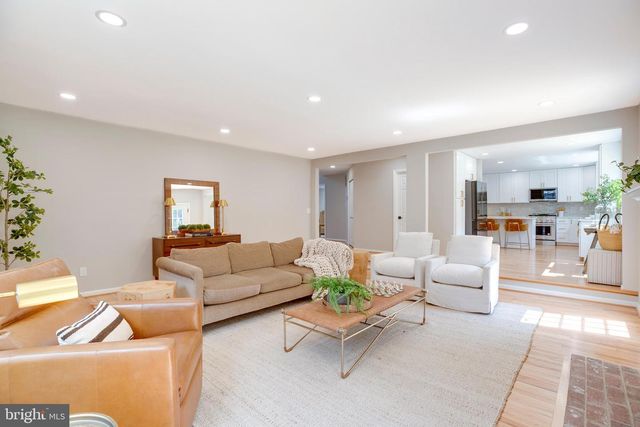 3599 BEECH DOWN DR, Chantilly, VA 20151