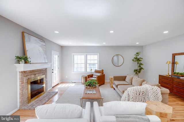 3599 BEECH DOWN DR, Chantilly, VA 20151