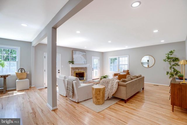 3599 BEECH DOWN DR, Chantilly, VA 20151