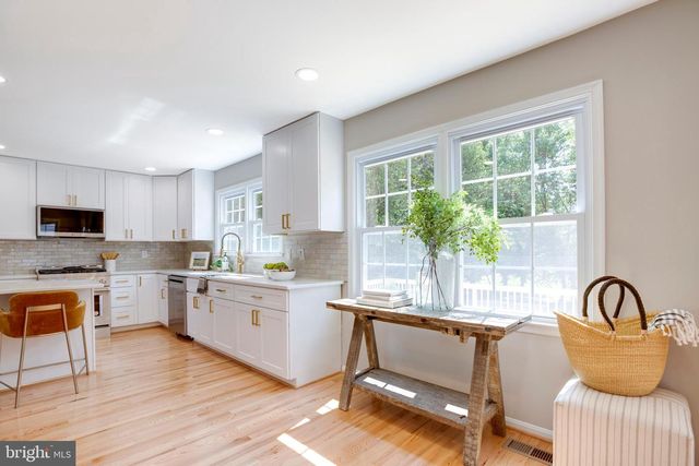 3599 BEECH DOWN DR, Chantilly, VA 20151