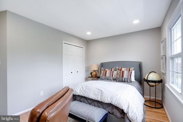 3599 BEECH DOWN DR, Chantilly, VA 20151