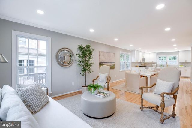 3599 BEECH DOWN DR, Chantilly, VA 20151
