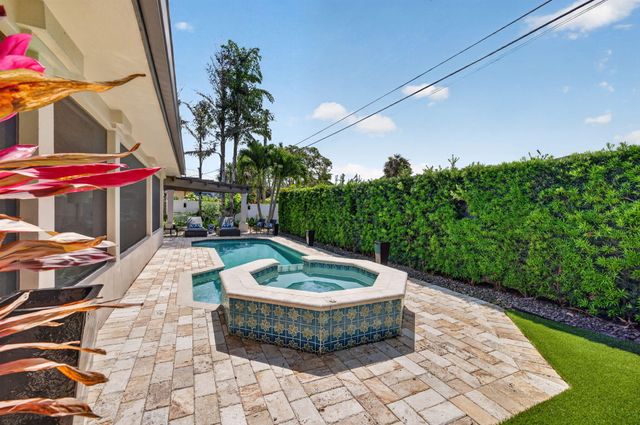1642 SE 7th Street, Deerfield Beach, FL 33441