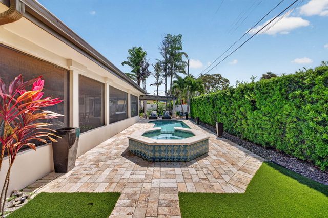 1642 SE 7th Street, Deerfield Beach, FL 33441