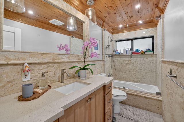 1642 SE 7th Street, Deerfield Beach, FL 33441