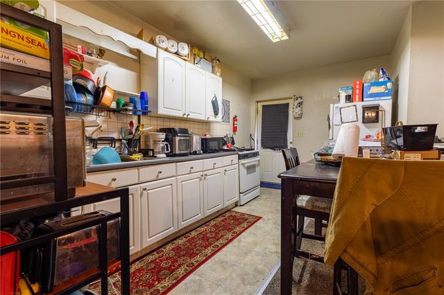 832 Broadway Ave, Mckees Rocks, PA 15136