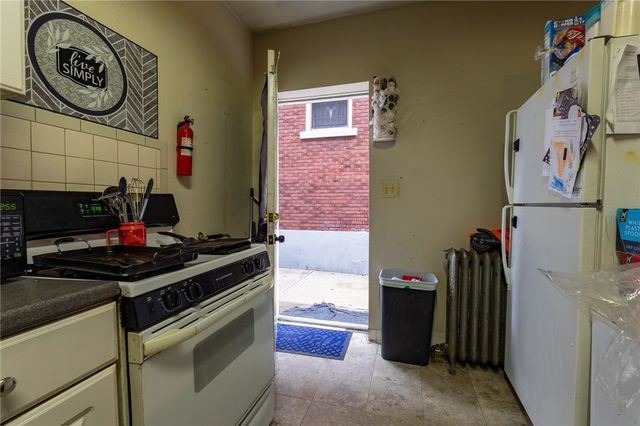 832 Broadway Ave, Mckees Rocks, PA 15136