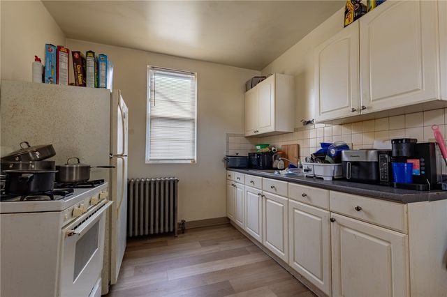 832 Broadway Ave, Mckees Rocks, PA 15136