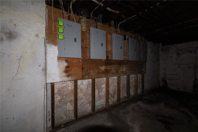 832 Broadway Ave, Mckees Rocks, PA 15136