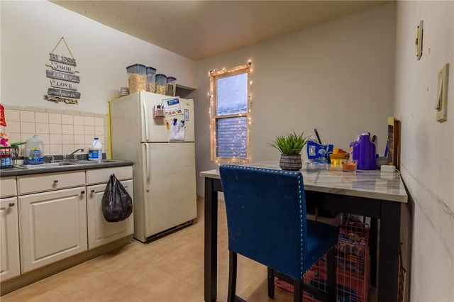 832 Broadway Ave, Mckees Rocks, PA 15136