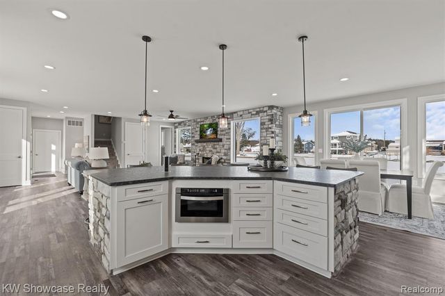 9090 Buckingham Street, White Lake, MI 48386