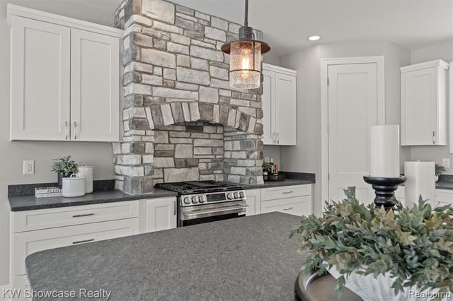 9090 Buckingham Street, White Lake, MI 48386