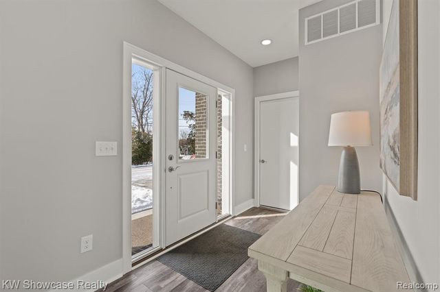 9090 Buckingham Street, White Lake, MI 48386