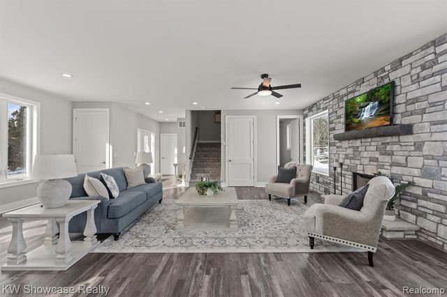 9090 Buckingham Street, White Lake, MI 48386