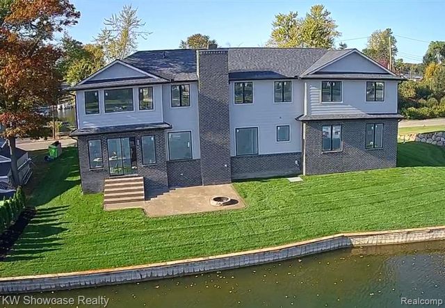 9090 Buckingham Street, White Lake, MI 48386