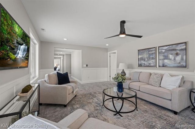 9090 Buckingham Street, White Lake, MI 48386