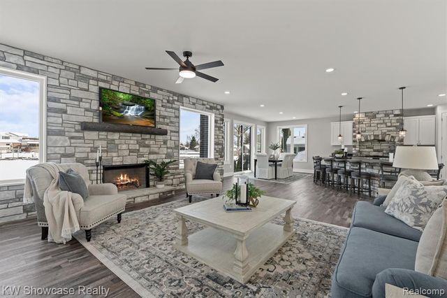 9090 Buckingham Street, White Lake, MI 48386