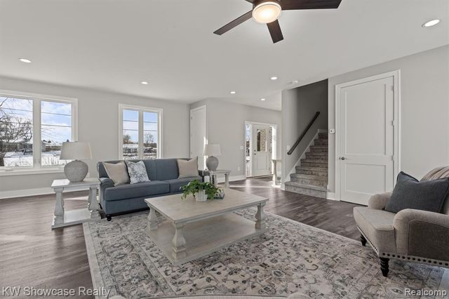 9090 Buckingham Street, White Lake, MI 48386