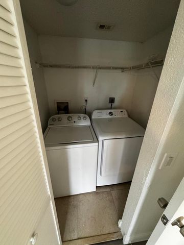 1525 Lake Crystal Drive C, West Palm Beach, FL 33411