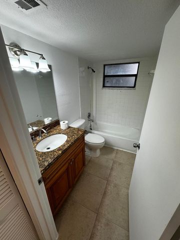 1525 Lake Crystal Drive C, West Palm Beach, FL 33411