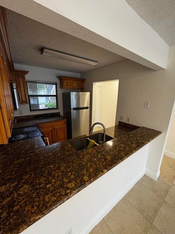 1525 Lake Crystal Drive C, West Palm Beach, FL 33411