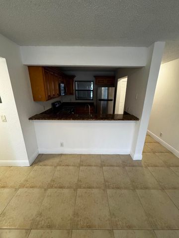 1525 Lake Crystal Drive C, West Palm Beach, FL 33411