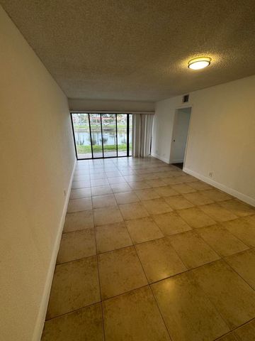 1525 Lake Crystal Drive C, West Palm Beach, FL 33411