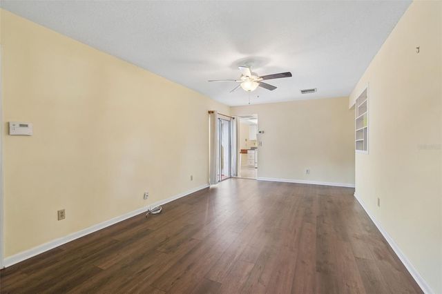 1130 ORANGE TREE CIRCLE W C, Palm Harbor, FL 34684