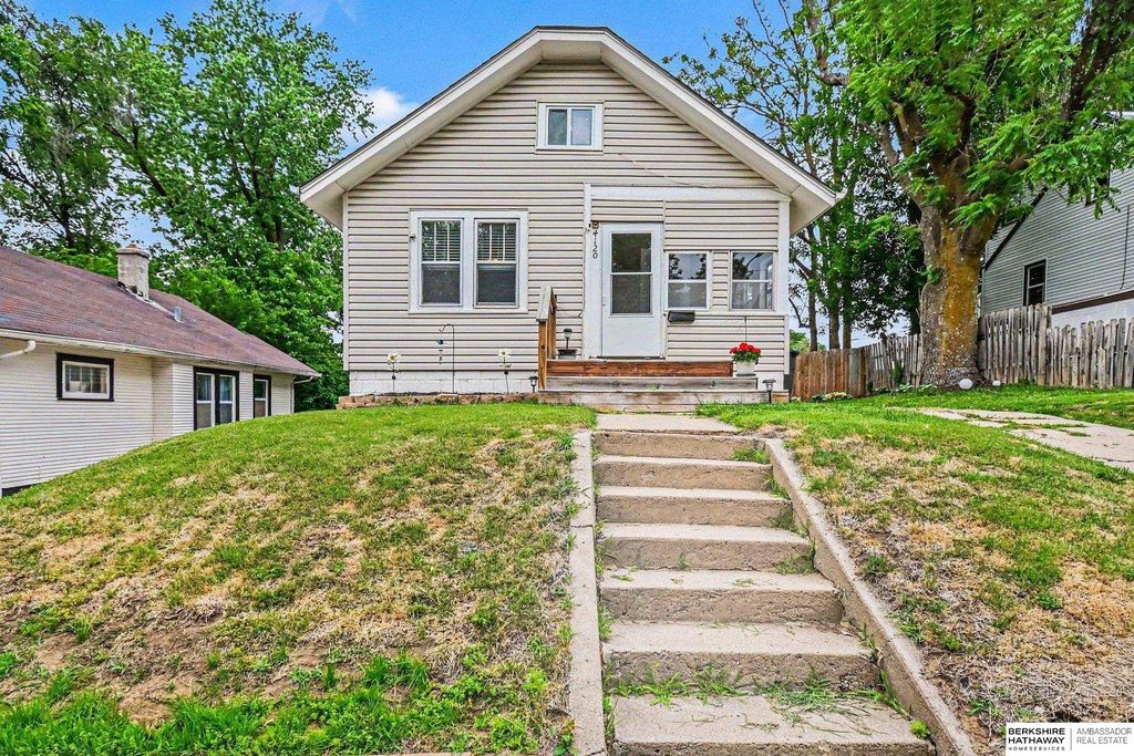 4120 Maple Street, Omaha, NE 68111