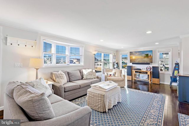 295 N 7TH ST, Surf City, NJ 08008