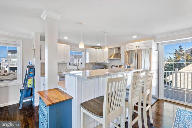 295 N 7TH ST, Surf City, NJ 08008