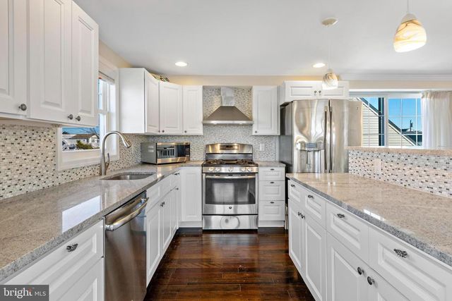 295 N 7TH ST, Surf City, NJ 08008