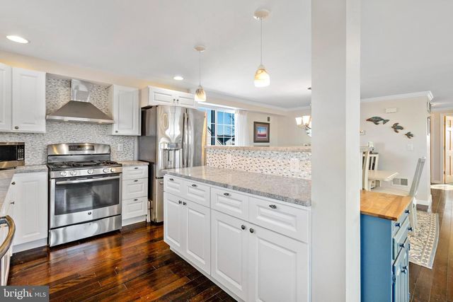 295 N 7TH ST, Surf City, NJ 08008