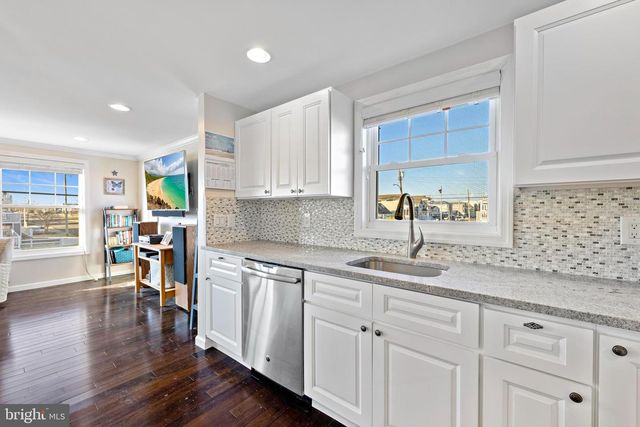 295 N 7TH ST, Surf City, NJ 08008