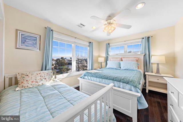 295 N 7TH ST, Surf City, NJ 08008