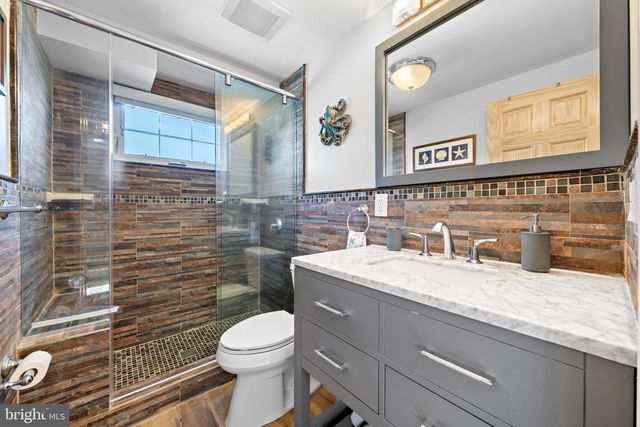 295 N 7TH ST, Surf City, NJ 08008