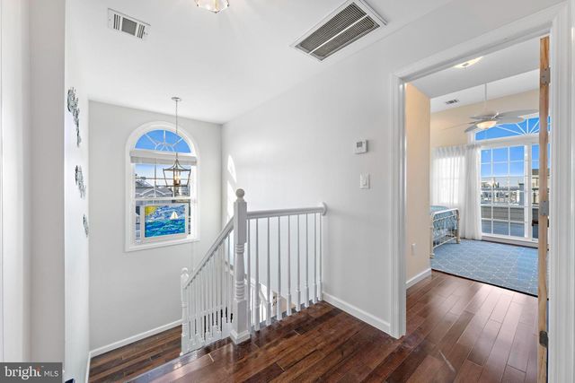 295 N 7TH ST, Surf City, NJ 08008