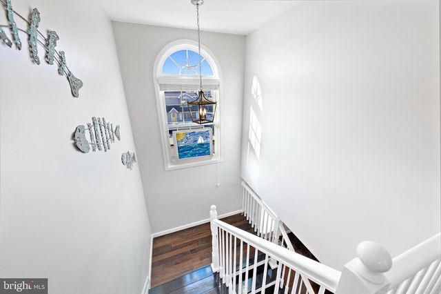 295 N 7TH ST, Surf City, NJ 08008