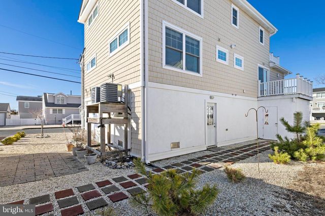 295 N 7TH ST, Surf City, NJ 08008