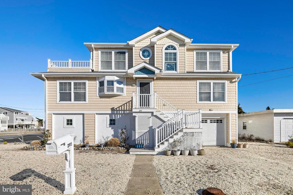 295 N 7TH ST, Surf City, NJ 08008