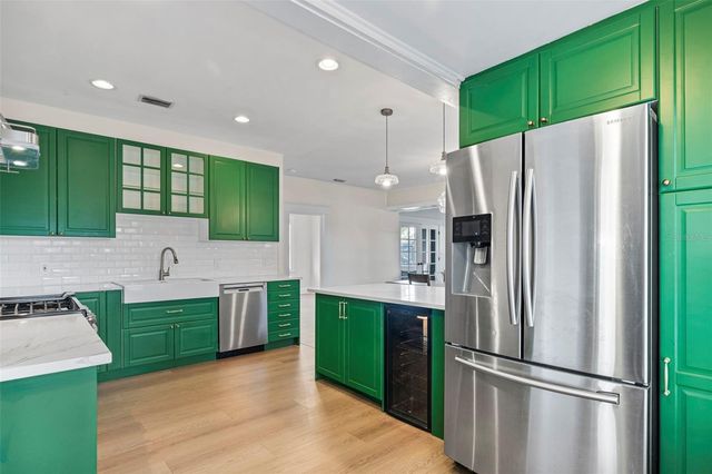 5709 N SUWANEE AVENUE, Tampa, FL 33604