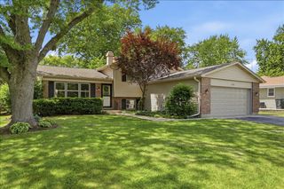 1707 Cherrywood Lane, Lindenhurst, IL 60046