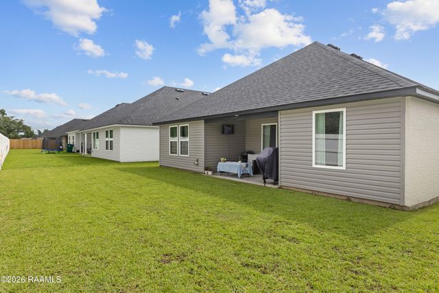 105 Harvest Falls Drive, Broussard, LA 70518