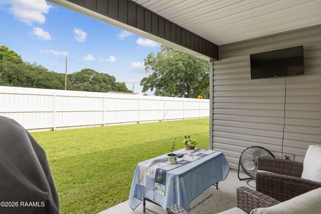 105 Harvest Falls Drive, Broussard, LA 70518