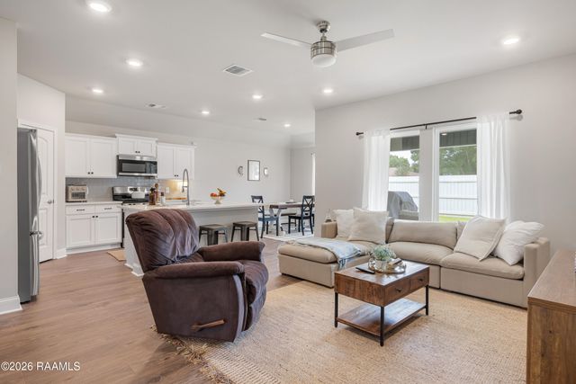 105 Harvest Falls Drive, Broussard, LA 70518