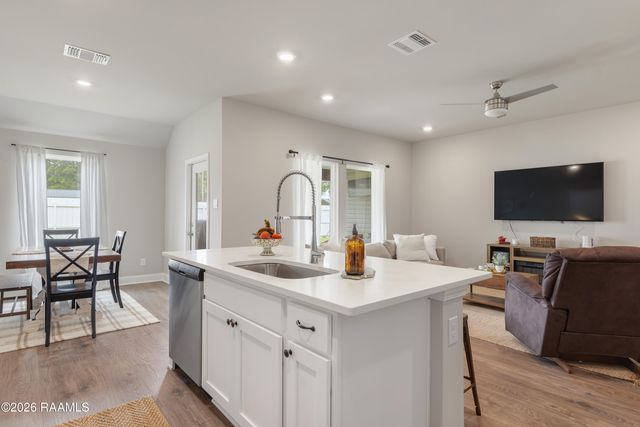 105 Harvest Falls Drive, Broussard, LA 70518