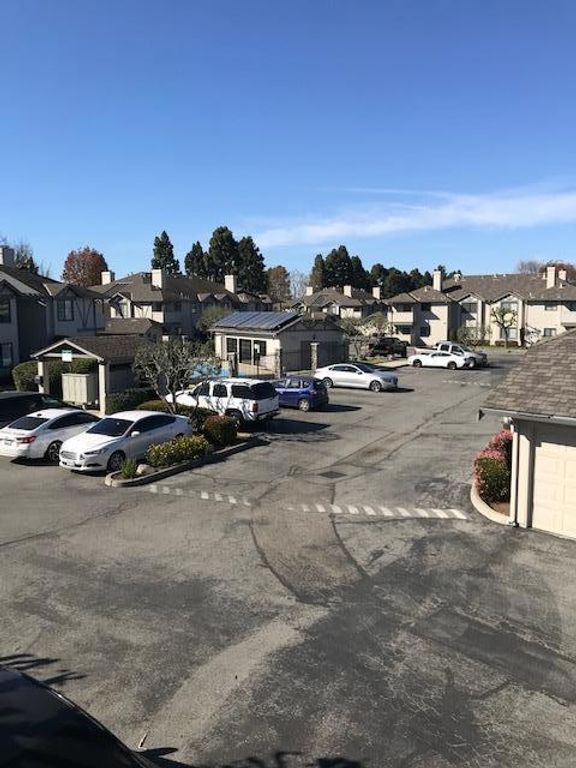 Image 4 of property listing at 1056 Padre Drive 4, Salinas, CA 93901