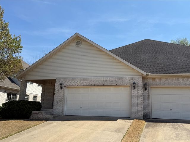 6297 and 6299 W Milliken Bend, Fayetteville, AR 72704