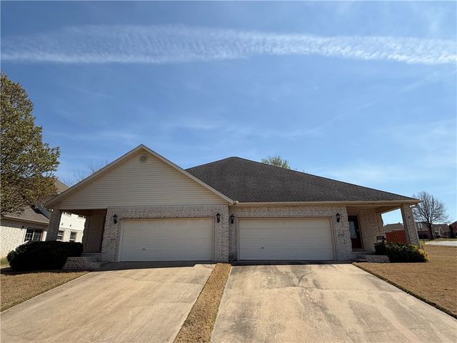 6297 and 6299 W Milliken Bend, Fayetteville, AR 72704